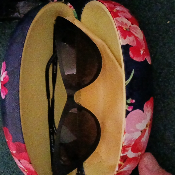 Vintage style sunglasses - Picture 3 of 3